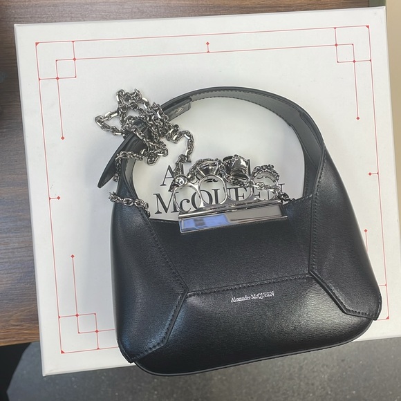 Alexander McQueen Black Leather Knuckle Clutch - Picture 6 of 7
